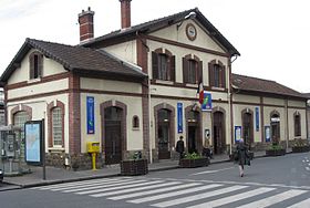 280px-Gare_de_Bécon_les_Bruyères.Gare_accès_nord_01_by_Line1